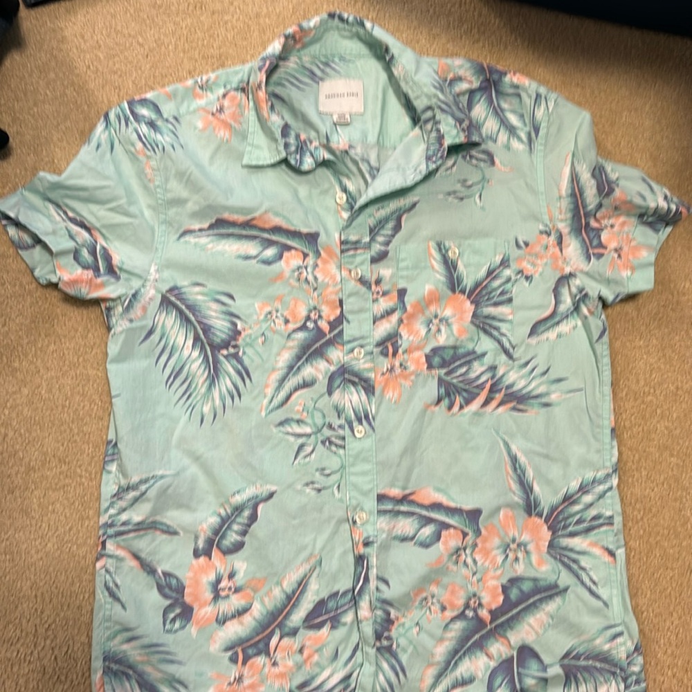 American Eagle tropical Hawaiian pastel button down shirt